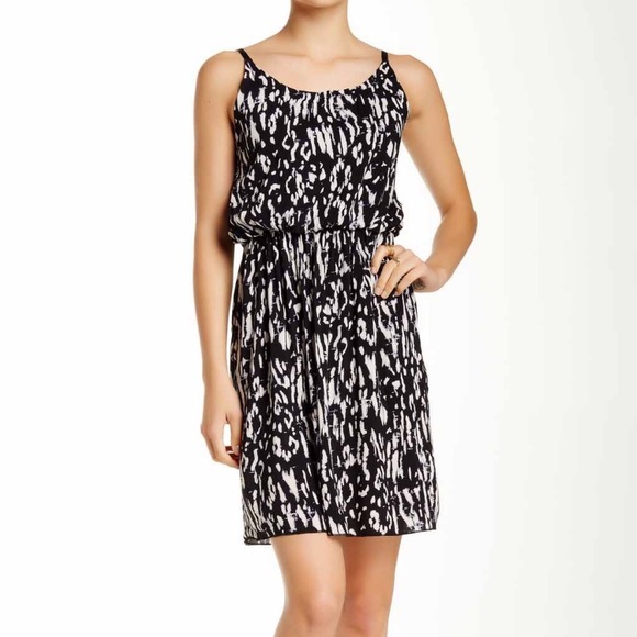 Vero Moda Woven Dress in Shatter Print (blk & wht) - Picture 1 of 4